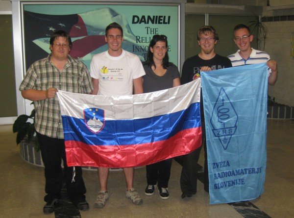 s5ekipayoungstersontheairromunija2011.jpg