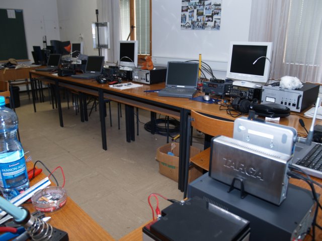 allthegrouptogeatherontestbench.jpg