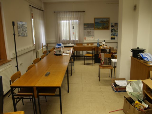 emptyroomats53apr.jpg