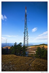 Pogled z vrha Slavnika mimo RTV stolpa proti Kopru in Trstu